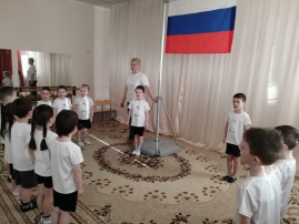Торжественная церемония поднятия флага Российской Федерации Торжественная церемония поднятия флага Российской Федерации.